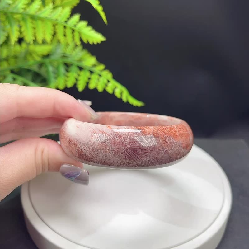 High-quality selected coral jade bracelet 59MM Ice-smooth high-porcelain gradient purple-red full circle insect pattern bright luster - สร้อยข้อมือ - เครื่องประดับพลอย 