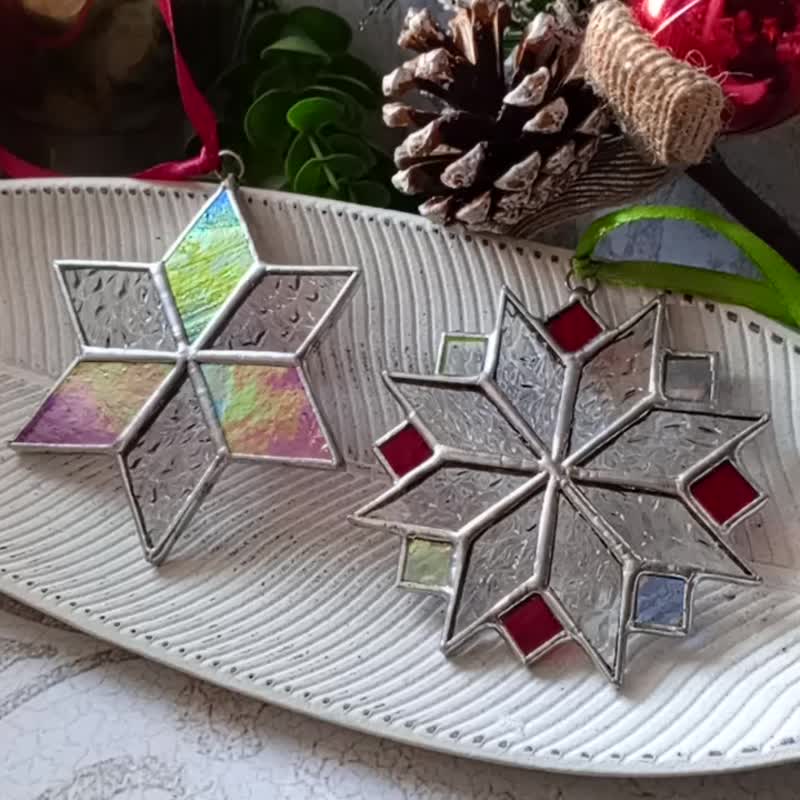 Set of 2 snowflake suncatchers, christmas ornaments, simple stained glass - อื่นๆ - แก้ว สีใส