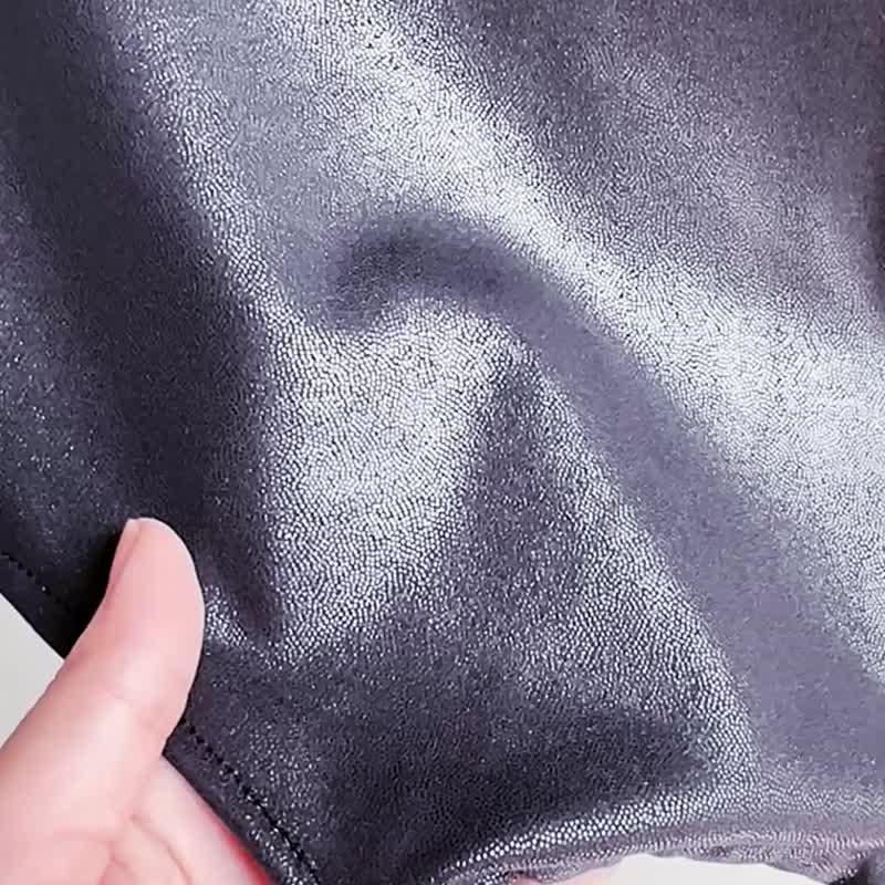 皮革感亮面夜黑 彈性布 露背削尖背心 Handmade 設計自製 - 背心/無袖上衣 - 聚酯纖維 多色