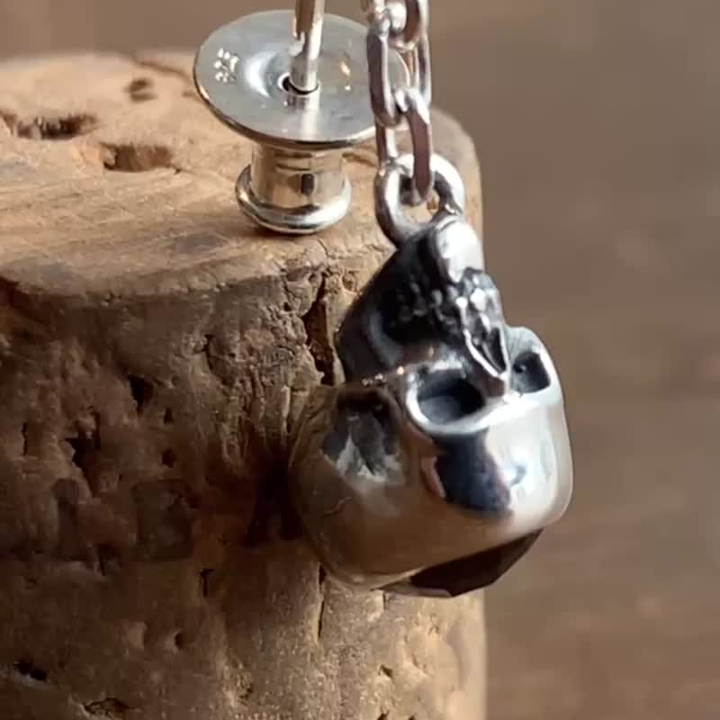 スカル/シルバー925 ピアス/黒/片耳用/シンプル/シルバーアクセサリー メンズ/男性プレゼント/pe73 - 耳環/耳夾/耳骨夾 - 純銀 銀色