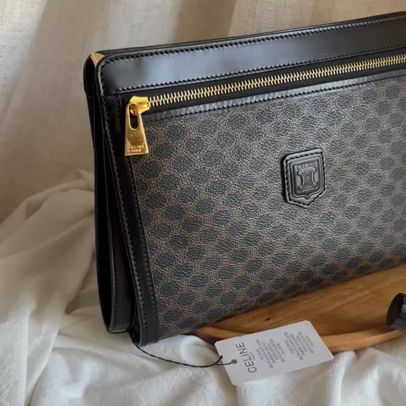 近新保存品中古Celine 凱旋門徽章黑花手拿包(可免費改造斜背包) - 手提包/手提袋 - 防水材質 