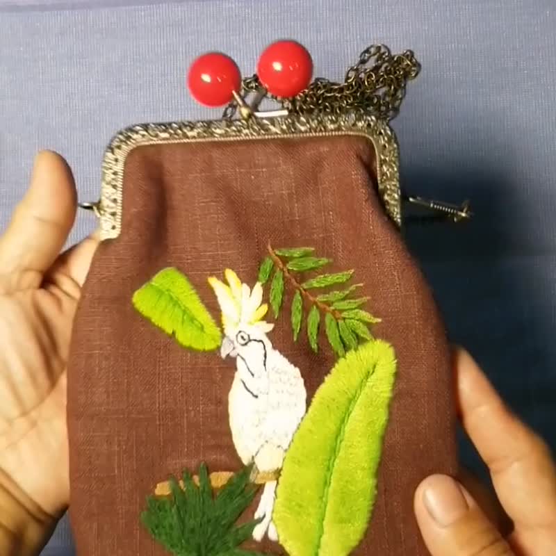 Hand-Embroidered Linen Parrot Pouch – In the Jungle Leaves - 手提包/手提袋 - 棉．麻 咖啡色