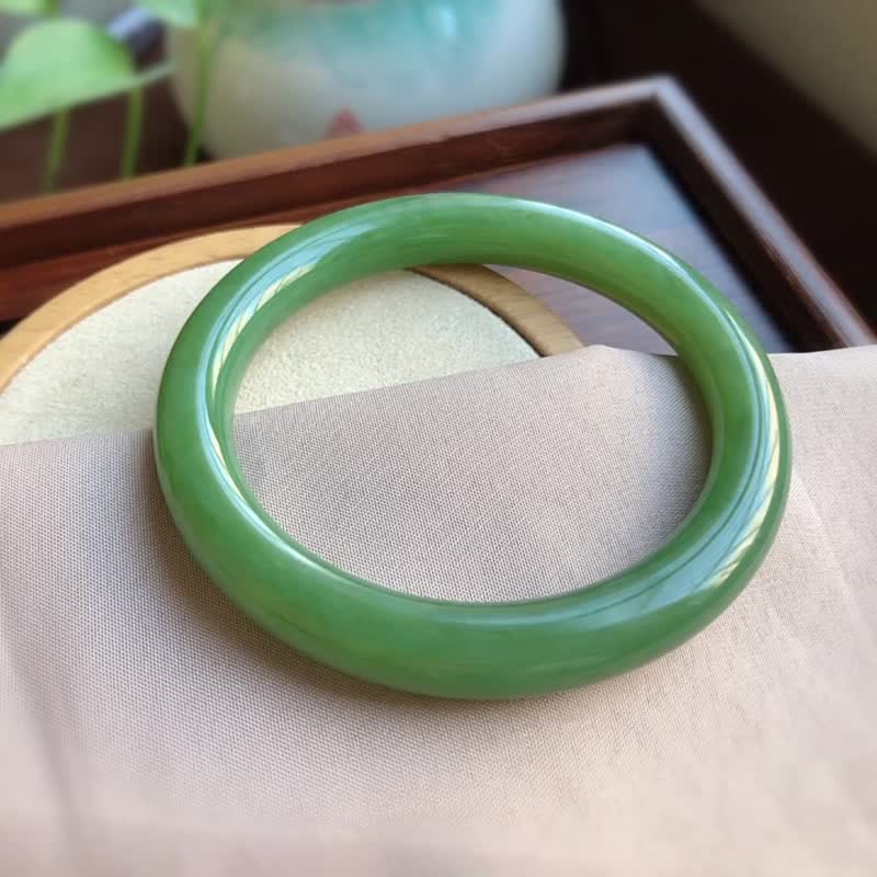 陽綠色天然和田碧玉手鐲料子油潤無黑無雜圈口57 - 吊飾/掛飾 - 玉石 