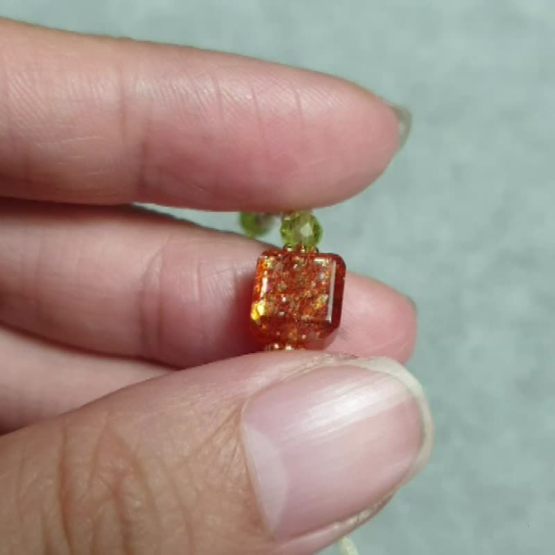 Sunlight Box. Top Sun Cube Design Bracelet - สร้อยข้อมือ - คริสตัล หลากหลายสี