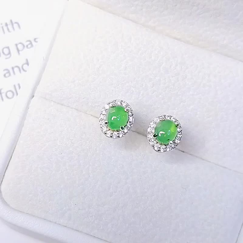 |Sweet Yang Green|A-grade jadeite ice glass Yang green floating flower fluorescent egg surface 5mm sterling silver simple earrings - Earrings & Clip-ons - Jade 