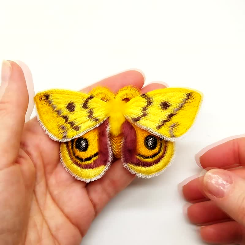 PDF Saturnia butterfly Embroidery pattern Stumpwork technique tutorial - 手工藝教學/工具書 - 其他材質 