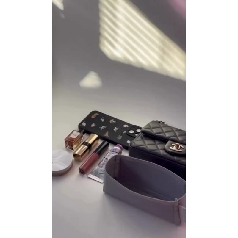 【香港製造|韓國絨布】手製內袋 Chanel Classic Flap 17cm - 化妝袋/收納袋 - 其他材質 多色