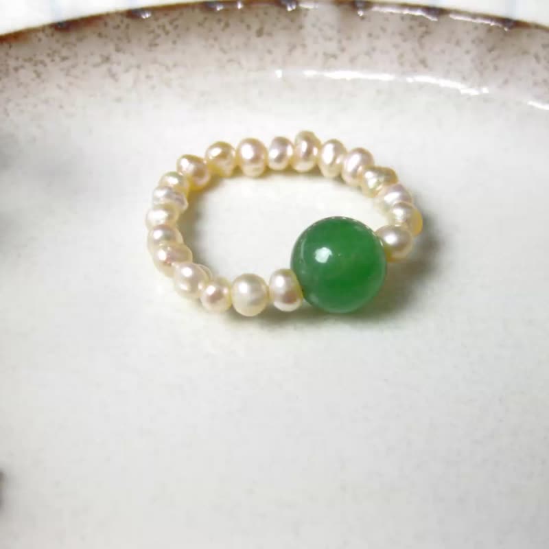 Christmas gift box | Bead string design ring Dongling jade + pink rice pearls/safe and healthy treasure - General Rings - Jade Green