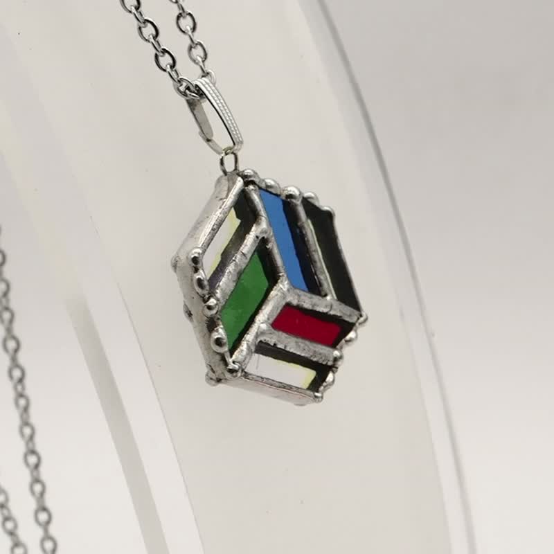 minuteness stained glass hexagon pendant - สร้อยคอ - แก้ว หลากหลายสี