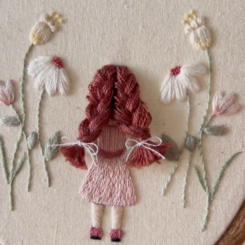 立體刺繡掛畫-花園中小女孩Little Girl Wandering in the Gaden - 海報/掛畫/掛布 - 繡線 