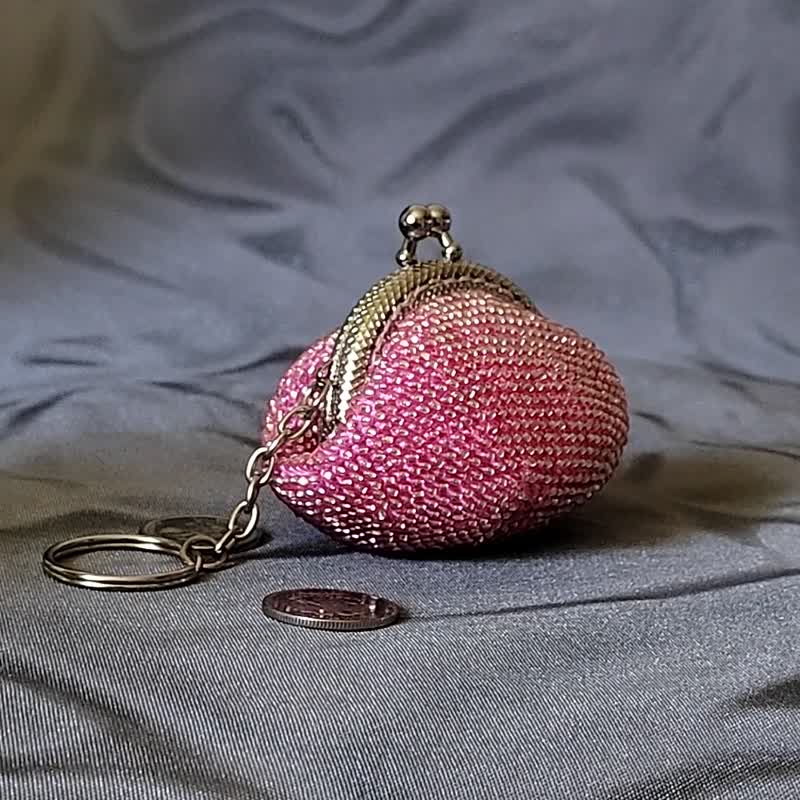 Bead coin purse. The small beaded charm a purse coin box, Beaded crossbody bag - 散紙包 - 其他材質 粉紅色