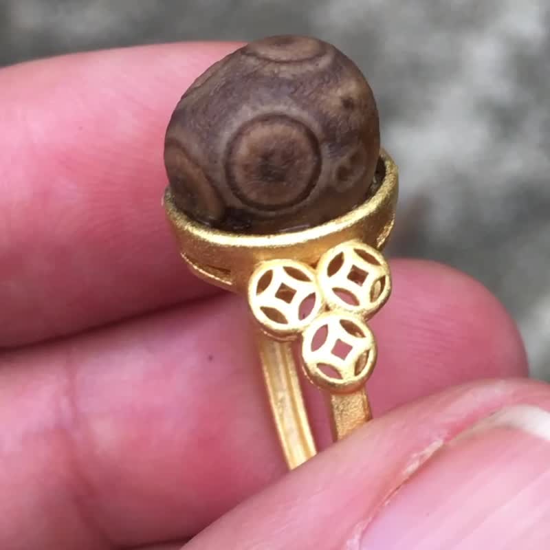 【Lost and find】Natural raw stone Gobi agate coin eye ring - สร้อยข้อมือ - เครื่องเพชรพลอย สีนำ้ตาล