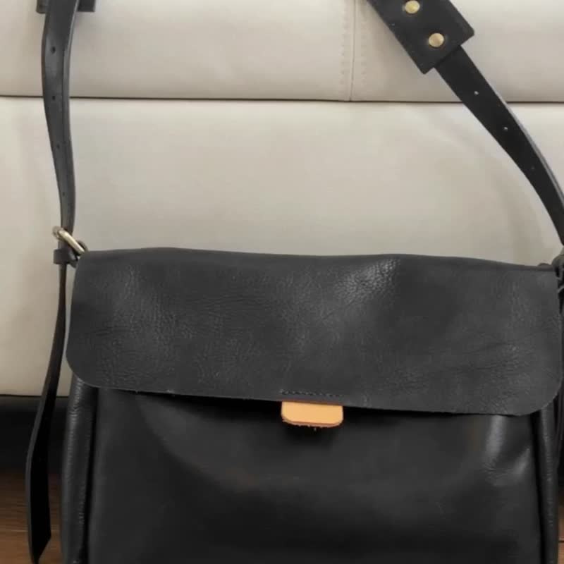 sobag handmade Japanese black leather messenger bag women's large-capacity retro niche commuter leather messenger bag - กระเป๋าแมสเซนเจอร์ - หนังแท้ สีดำ