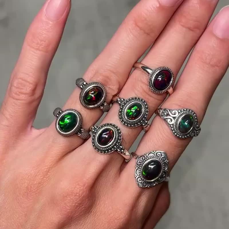 Welcome Yao 925 Silver and black opal live mouth ring handmade silver ornaments natural stone opal ring hippie style - แหวนทั่วไป - คริสตัล สีเงิน