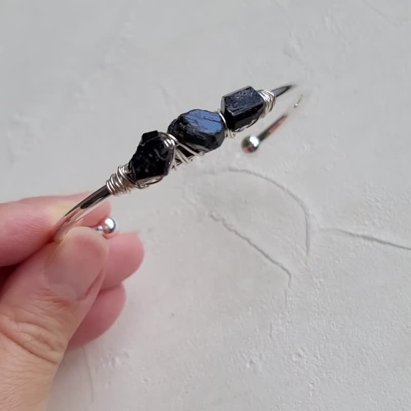黑碧璽原石手環 黑碧璽手鐲 手工銅線繞線手鐲 美國18k金銅線 - 手鍊/手環 - 寶石 黑色