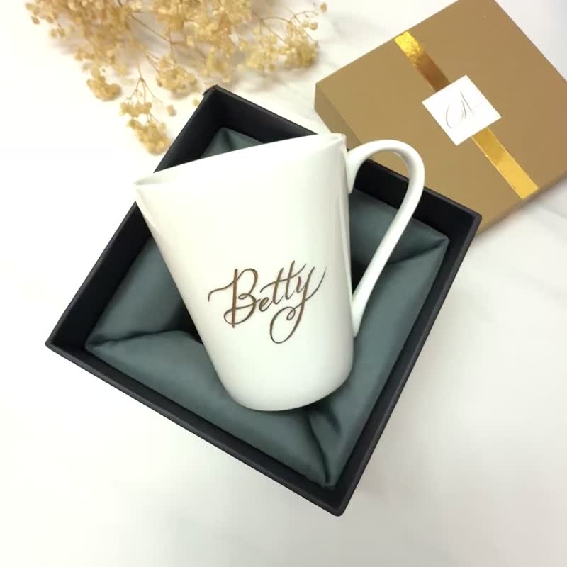 [Customized] White porcelain tea cup/coffee cup with gold rim, customized anniversary birthday couple gift with gold engraved name - ถ้วย - เครื่องลายคราม ขาว