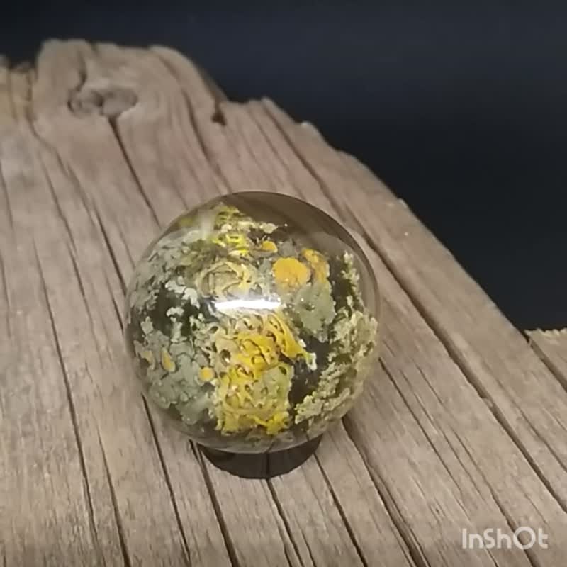 Crystal sphere with lichens / Fairy decor crystal magic ball 1.6 inch - 裝飾/擺設  - 防水材質 多色
