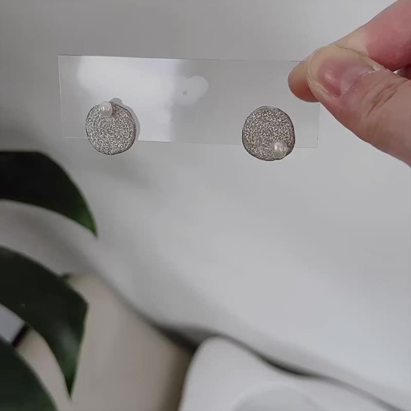 刺繡耳環 - 星辰 (兩款形狀) - 耳環/耳夾/耳骨夾 - 繡線 銀色