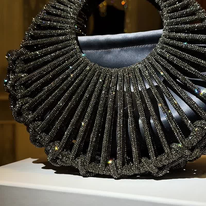 Soleil Chrome — Handcrafted Sparkling Macramé Bag with Strap - 手拿包 - 聚酯纖維 黑色