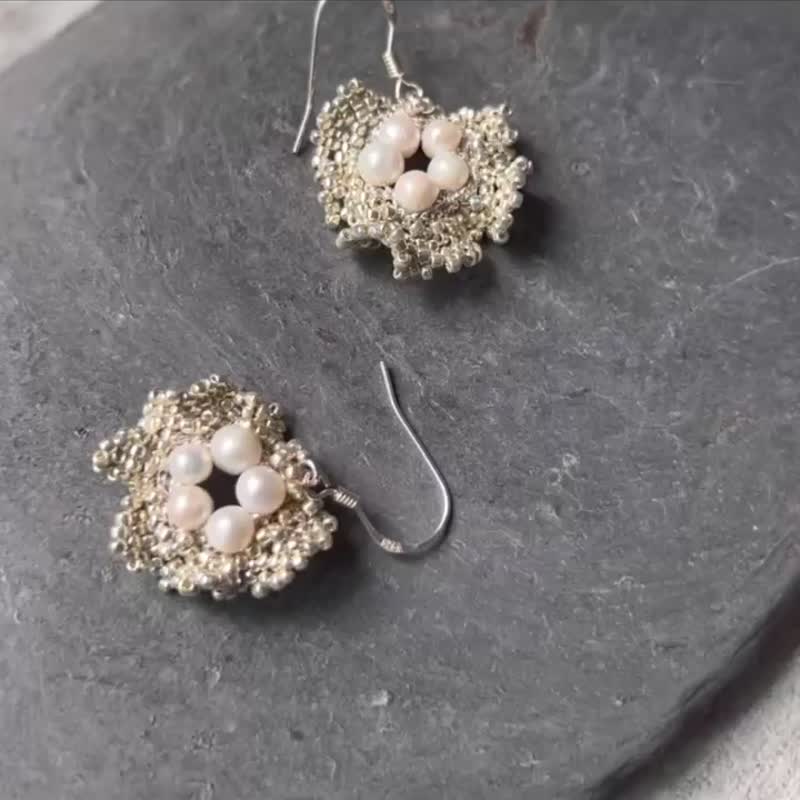 Huayangnianhua handmade pearl earrings - Earrings & Clip-ons - Pearl Silver