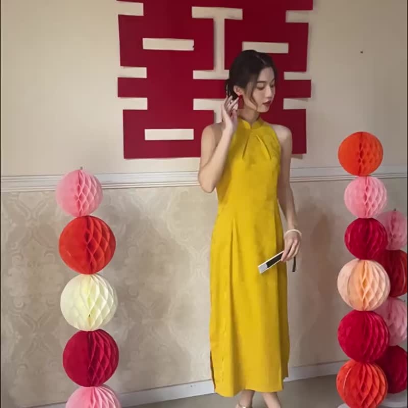 Ginger Yellow Knows Sleeveless Halter Neck Cheongsam Retro Improved Chinese Bridal Toast Dress Dress Dress - กี่เพ้า - เส้นใยสังเคราะห์ สีเหลือง