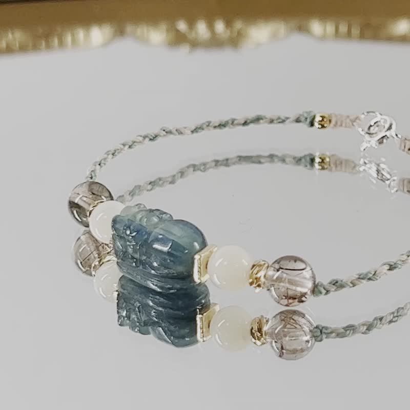 Nan - // Very fine style // Blue crystal Pixiu moonstone Bronze titanium crystal 14k gold-covered Wax thread braiding - สร้อยข้อมือ - คริสตัล 