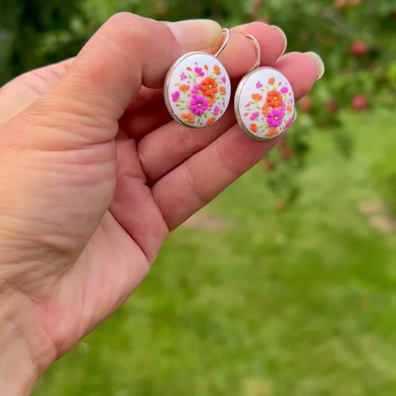 Dangle Earrings With Tiny Flowers Bright Stylish Earrings Wedding Earrings - ต่างหู - ดินเหนียว ขาว