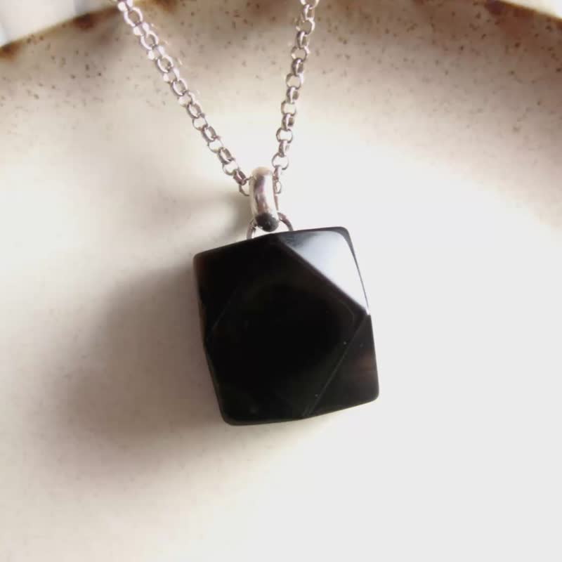 Jade pendant shape jade pendant wood jade/square cut design is simple and easy to match/ - Necklaces - Jade Black