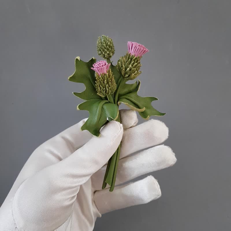皮革胸針 Scottish thistle leather brooch for her Leather jewelry - 胸針 - 真皮 綠色