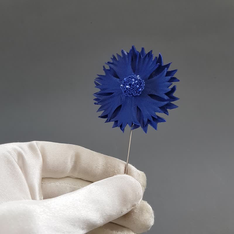 Mens jewelry leather flower cornflower, Gift for him Leather boutonnierre - 胸針 - 真皮 藍色