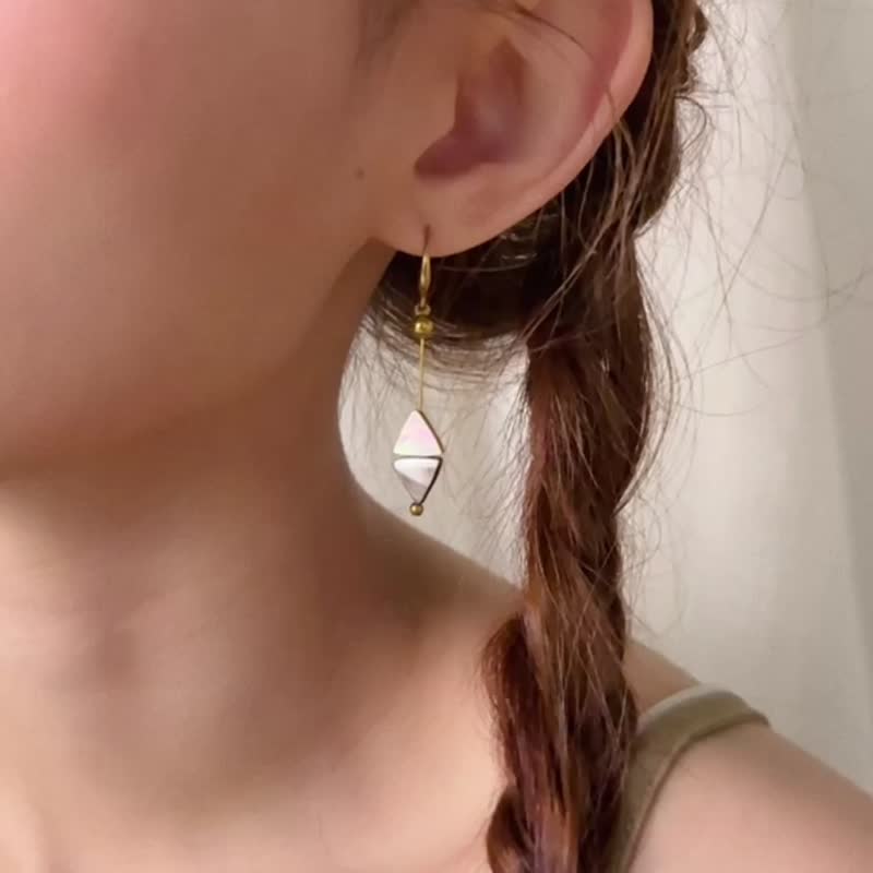 【 クリスマスギフト 】汐語シリーズ | サンブ - リゾート風 夏のビーチ シェル 真鍮 アレルギー対応 - ピアス・イヤリング - シェル ゴールド