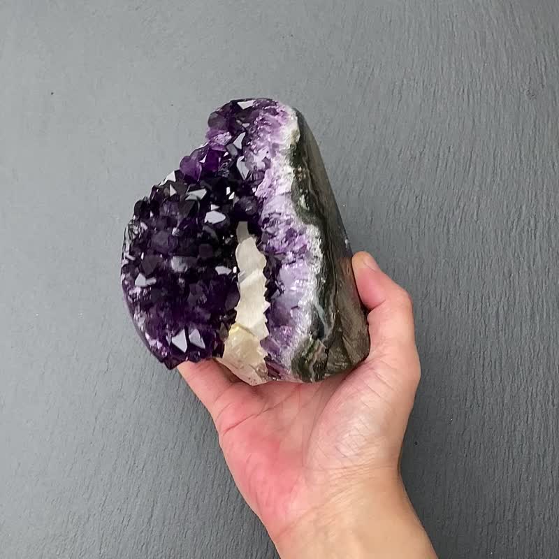 Natural raw mineral top imperial amethyst town symbiotic calcite amethyst cave positive wealth and luck crystal - ของวางตกแต่ง - คริสตัล สีม่วง