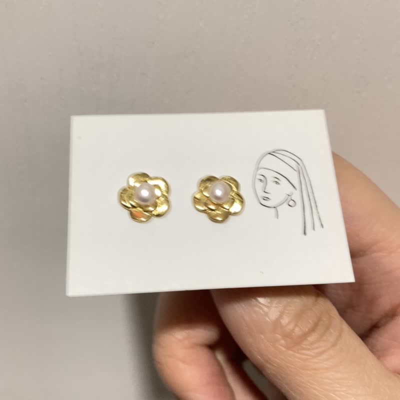 【古典美人】山茶花 天然淡水珍珠 全925純銀耳釘/耳夾 (金/銀) - 耳環/耳夾/耳骨夾 - 純銀 金色
