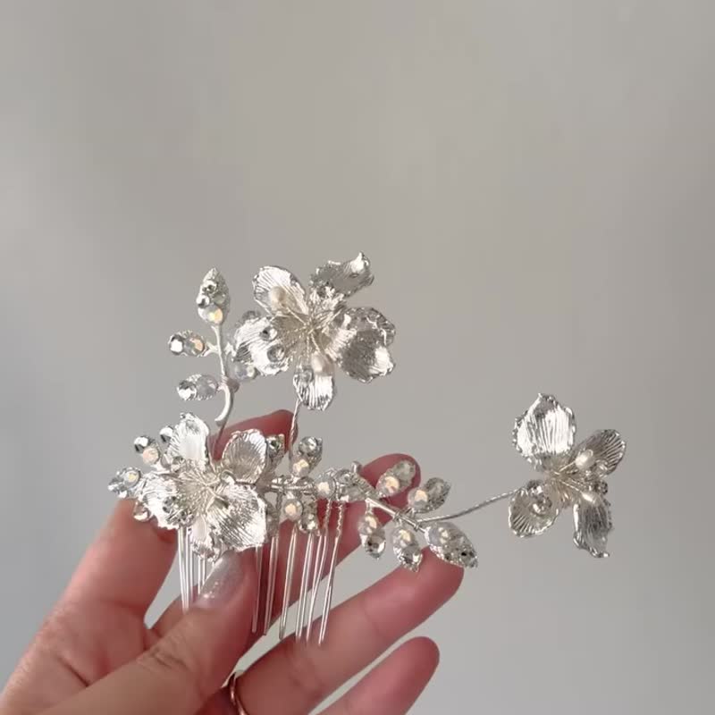 Silver Flower Hair Comb (Ready to Ship) - 髮夾/髮圈 - 其他金屬 銀色