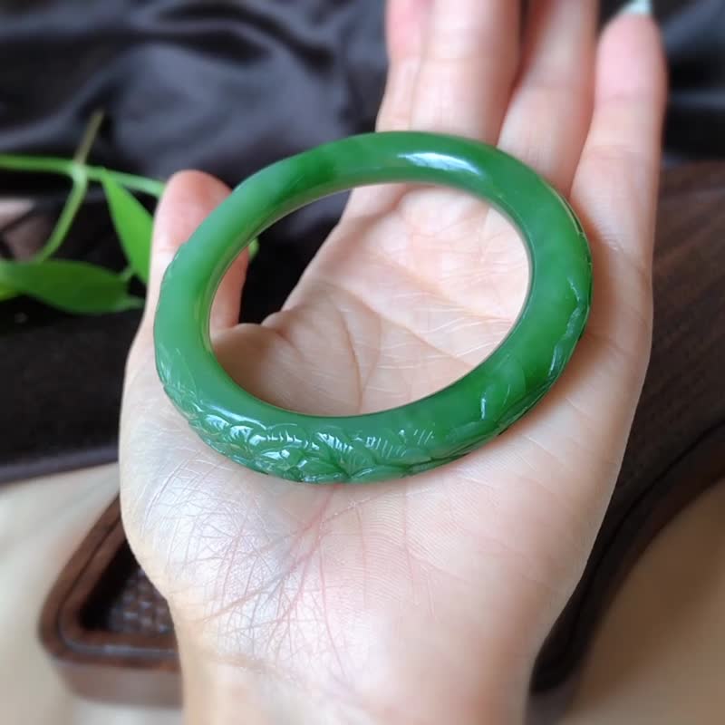 收藏級天然和田碧玉冰底滿色辣陽綠精美圓條精工細作無圈口52.5 - 吊飾/掛飾 - 玉石 