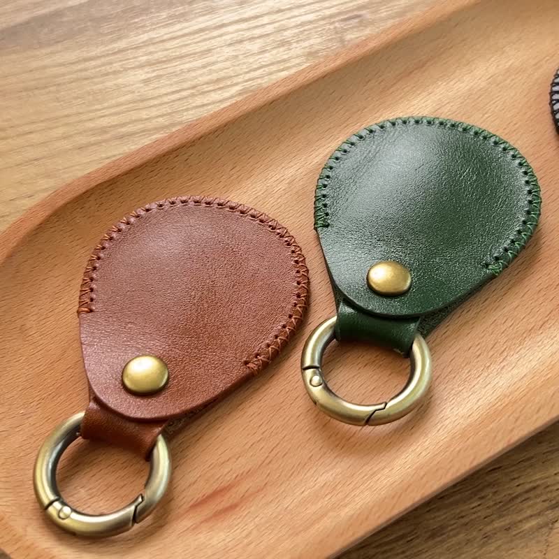 Buy 1 Get 1 Free CHENSON Genuine Leather Water Drop Magnetic Buckle Cover Universal Size (W24934*2) - ที่ห้อยกุญแจ - หนังแท้ สีนำ้ตาล