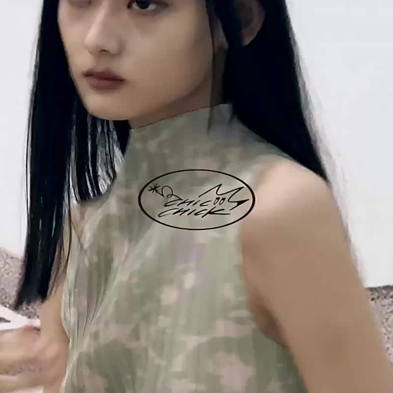 綠色薔薇印花 三宅風手工壓褶鬆緊腰半身裙 - 裙子/長裙 - 其他人造纖維 綠色