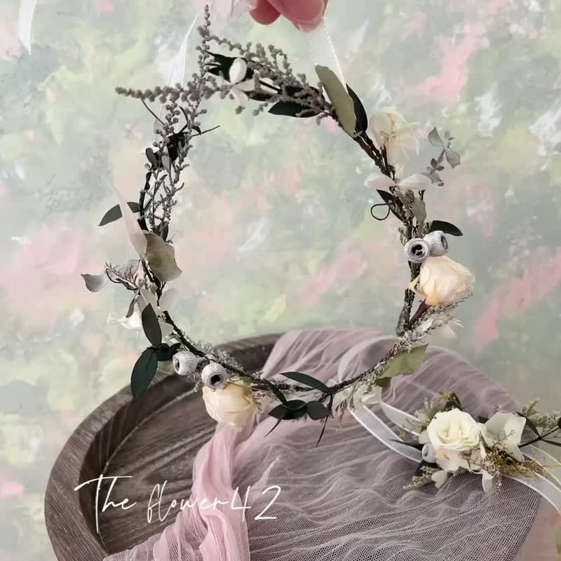 /The flower 42/ Dried and Preserved Flower Crowns and Dried Wristlets - เข็มกลัด/ข้อมือดอกไม้ - พืช/ดอกไม้ สีใส