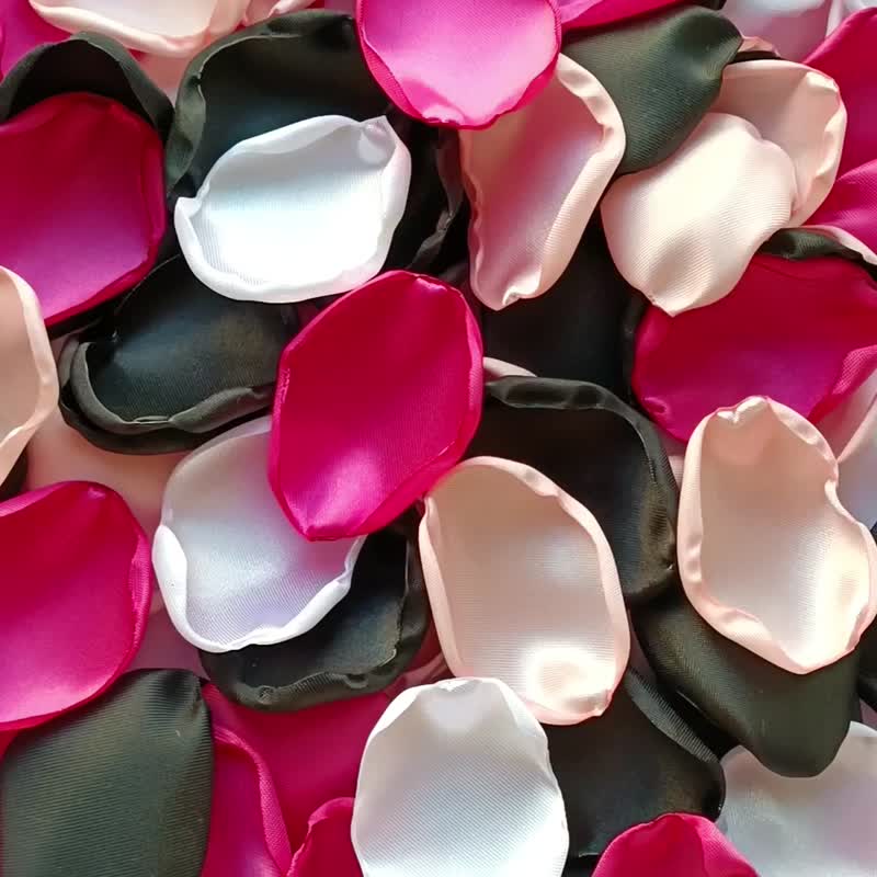 Pink flower petals Black and pink wedding decor White rose petals Black flower - 乾花/永生花 - 絲．絹 