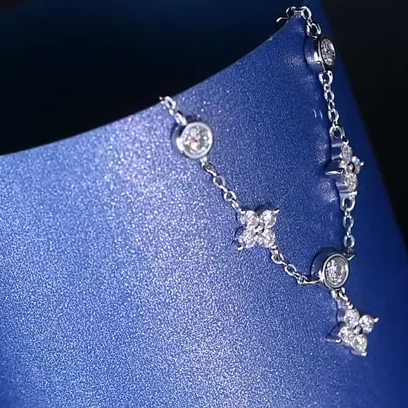 Four leaf clover moissanite bracelet - สร้อยข้อมือ - เครื่องเพชรพลอย 