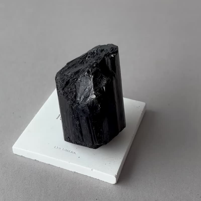 [Ore Gift Box] Black Tourmaline x Stress Relief Essential Oil Fragrance | Free Simple Cement Stand #09 - Items for Display - Crystal Black