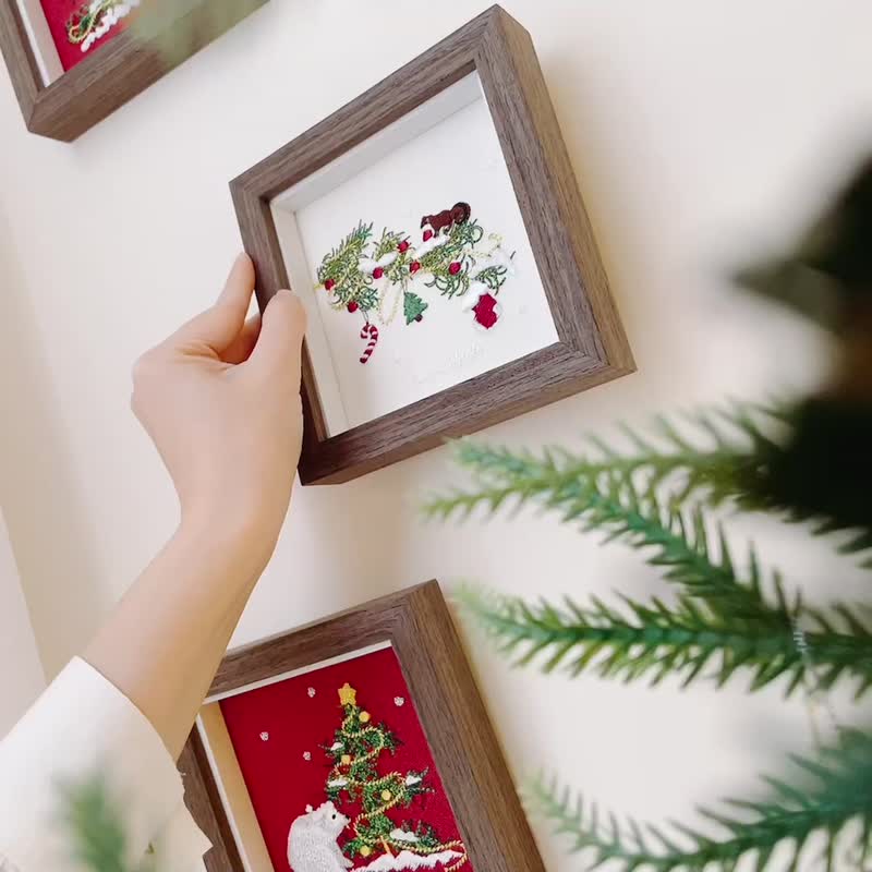 [Christmas] 3 types of embroidery paintings | solid wood frame | with packaging - กรอบรูป - ผ้าฝ้าย/ผ้าลินิน สีแดง