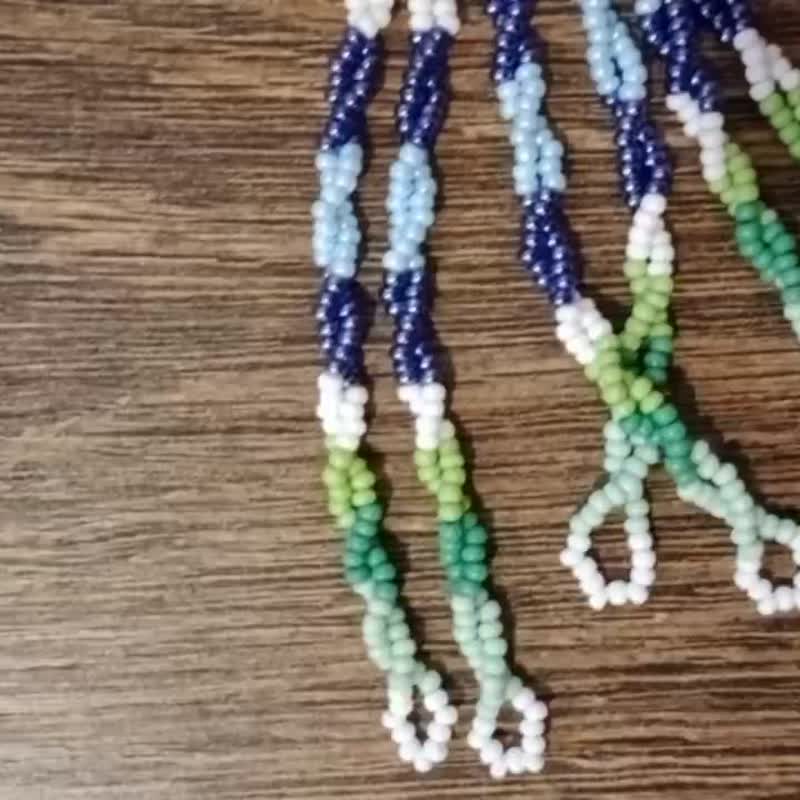 Flower necklace Long beaded Necklace Native American style Necklace Beadwork - สร้อยคอ - แก้ว สีม่วง