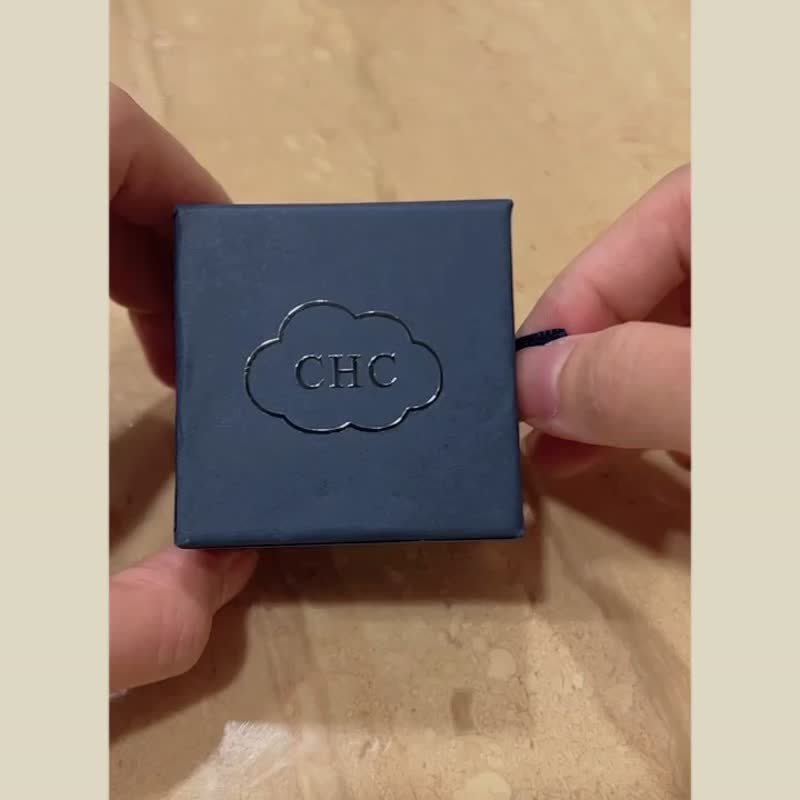 迷你立體雲朵耳環イヤリング氣質溫暖CHC獨創客製化禮物聖誕禮盒 - 耳環/耳夾 - 樹脂 白色