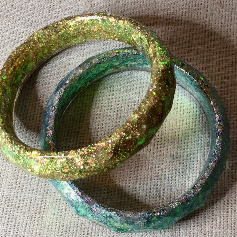 Set of 2 glitter bangles,unique handmade resin jewelry for her - 手鍊/手環 - 樹脂 金色