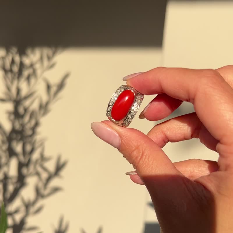 Japanese Red Coral (OX Blood Coral) and Diamond Ring in 18K White Gold - 戒指 - 其他材質 紅色