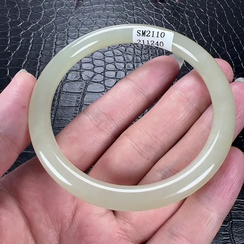 天然新疆和田玉晴水叮當鐲圓條手鐲 圈口58mm  油潤柔和 - 手鍊/手環 - 玉石 