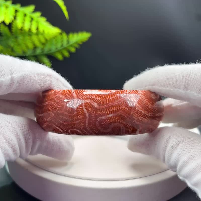 高品質 珊瑚玉手鐲 59MM 磚紅色 高瓷老料天眼蟲紋 幸福永恒富貴 - 手鍊/手環 - 玉石 紅色
