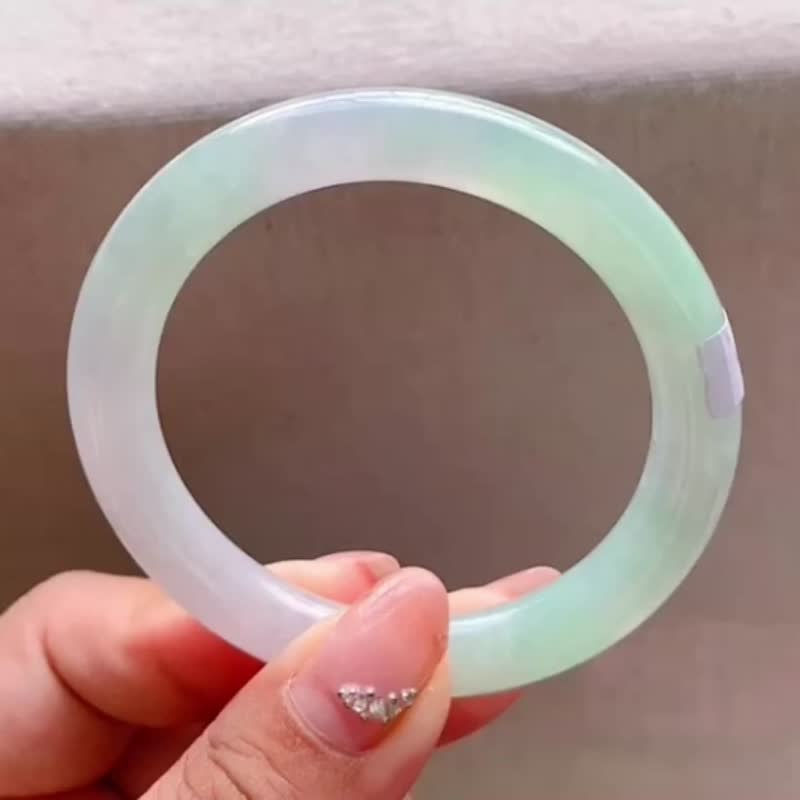 冰種 天然翡翠 緬甸 A玉 玉鐲 • 糯冰種馬卡龍春帶彩翡翠圓鐲 - 手鍊/手環 - 玉石 綠色