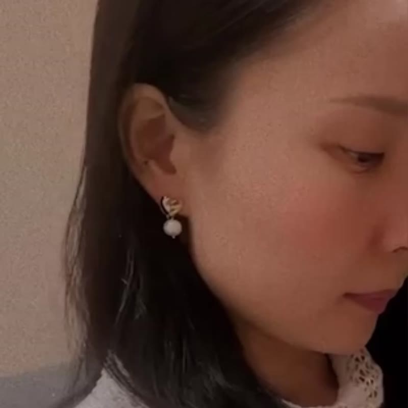復古珍珠 夾心心型耳環 / 愛心耳環 / 耳扣 - 耳環/耳夾/耳骨夾 - 珍珠 金色
